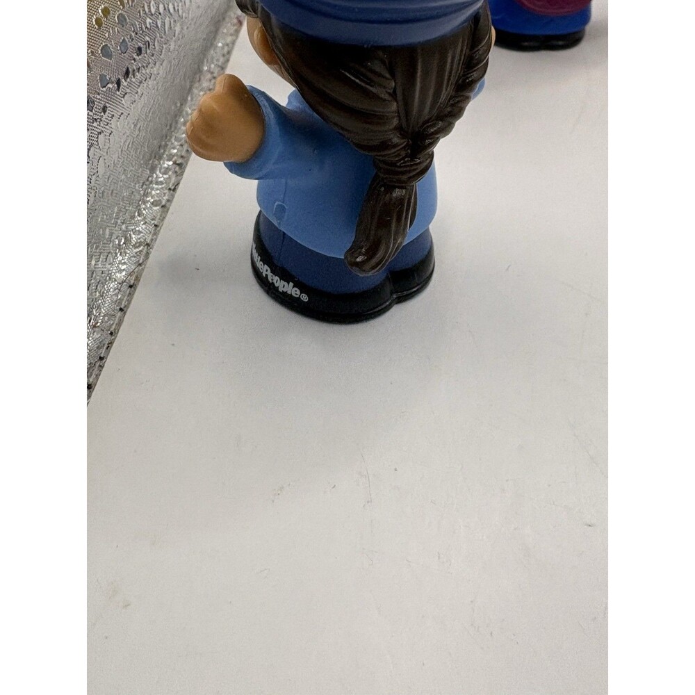 Fisher Price Little People Set Of 9 Characters - Picture 6 of 7